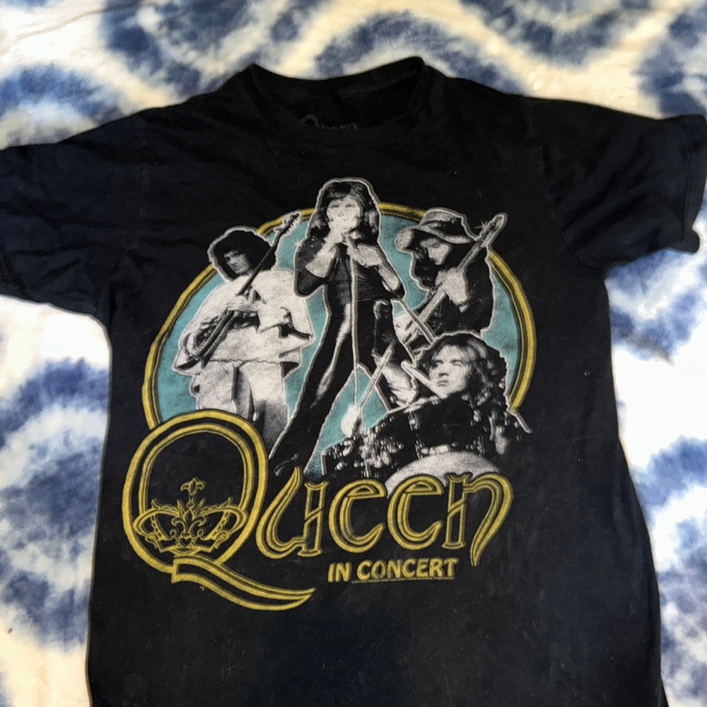 Size Medium Queen in Concert Band Tee